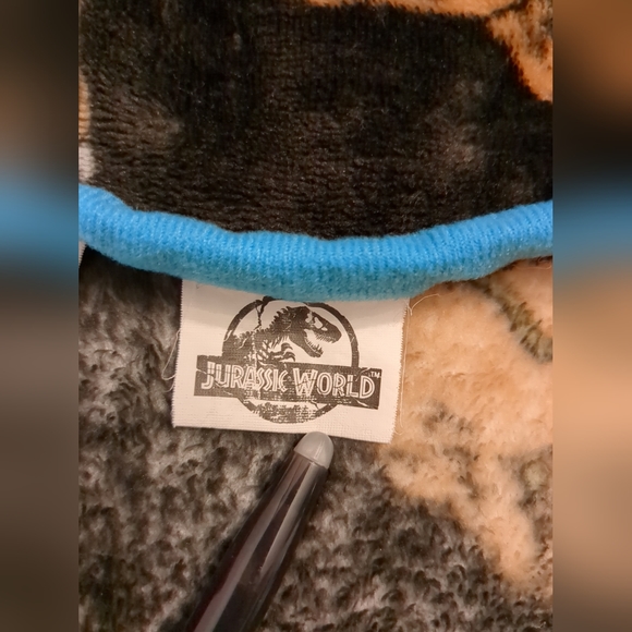 JURASSIC WORLD FLEECE THROW SUPER SOFT BLANKET UNIVERSAL STUDIOS DINOSAURS - Picture 4 of 7
